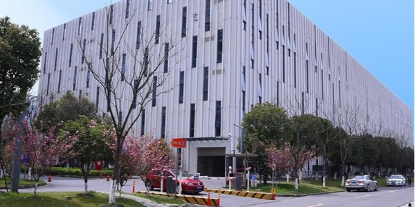 中检华通威选用糖心VLOG官方在线观看步入式恒温恒湿试验室